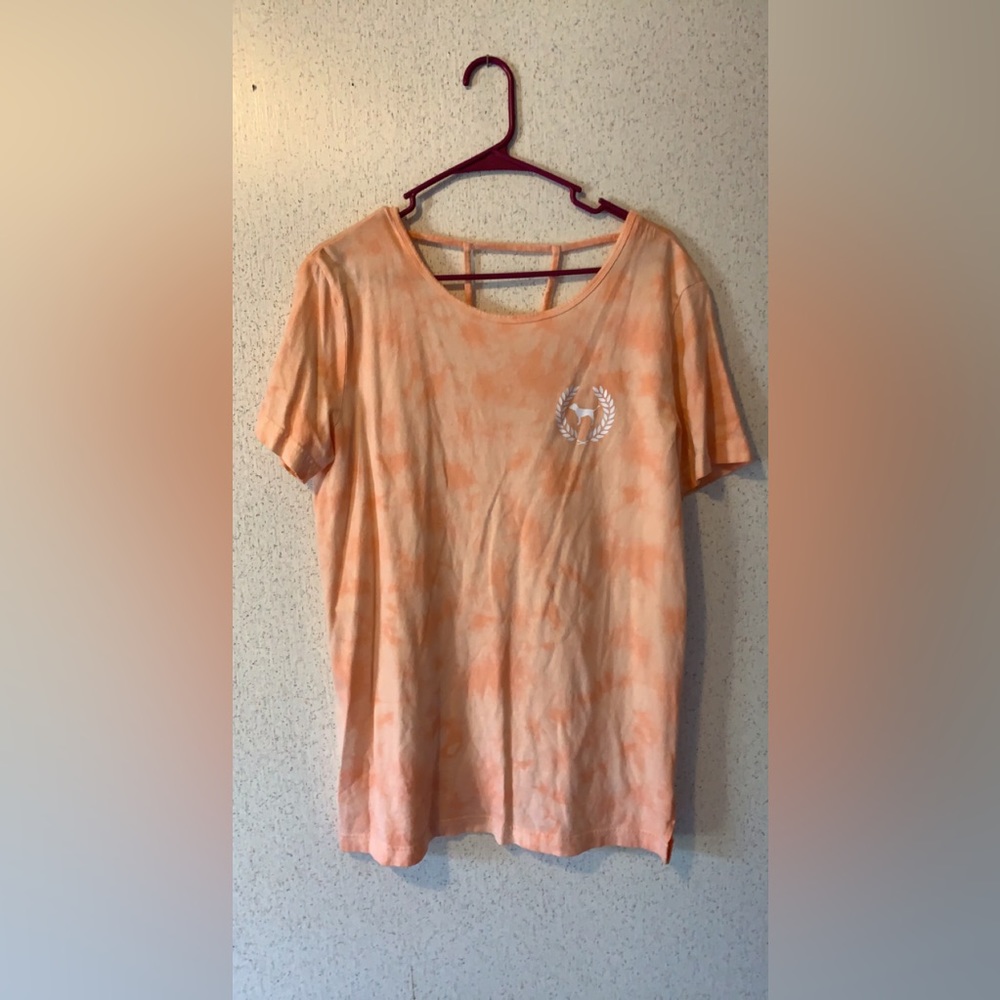 Smoke free pet free home. Zero stains. Size small fits like a medium.